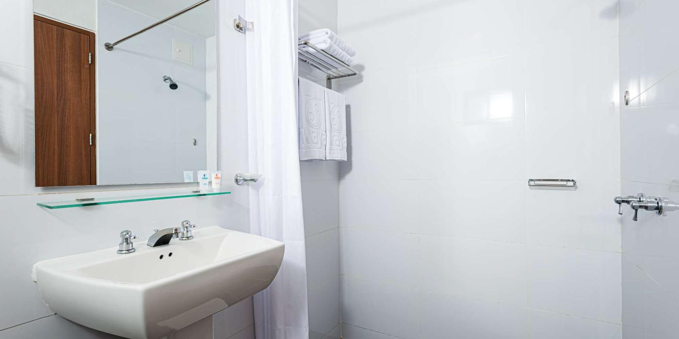 Baño Habitación Estándar Queen Baño Habitación Estándar Queen Hotel Waya Guajira